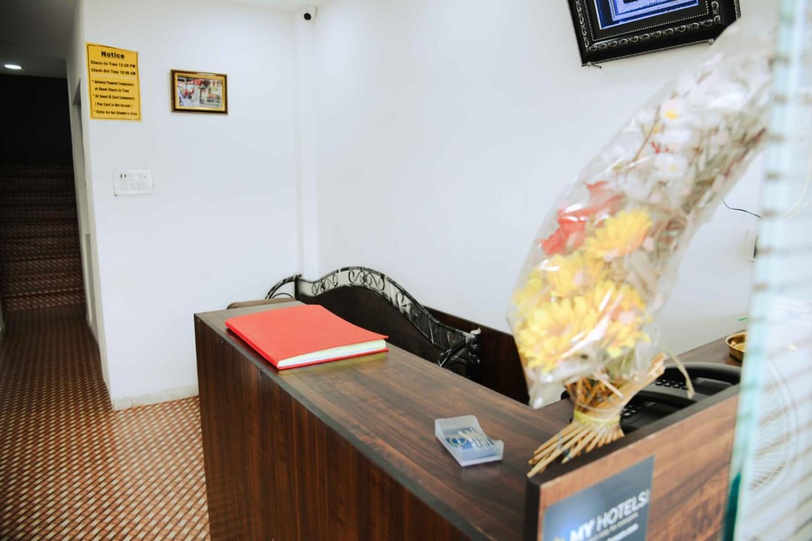 Hotel Abhinandan Indore Bagian luar foto