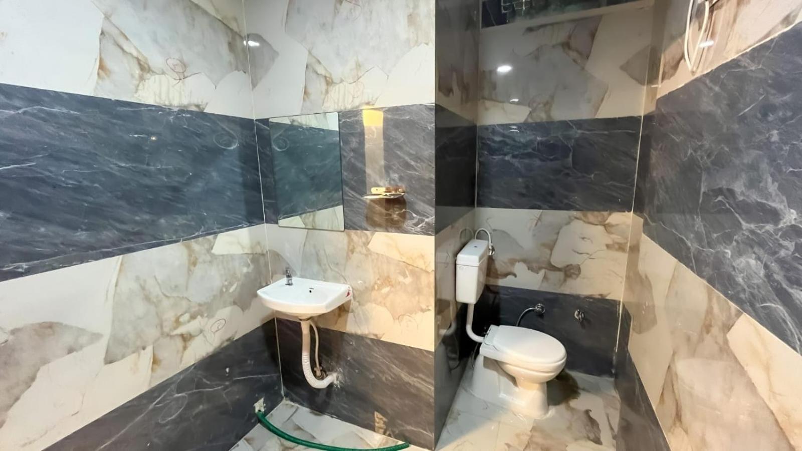 Hotel Abhinandan Indore Bagian luar foto